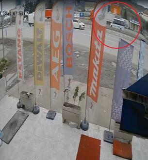 Ankarada özel halk minibüsü, üst geçidin ayağına çarptı: 5 ölü, 14 yaralı