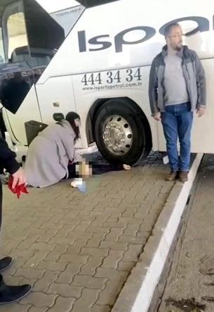 Yanlış vitese alınan otobüs, yedek şoför ile muavine çarptı; 1 ölü, 1 yaralı