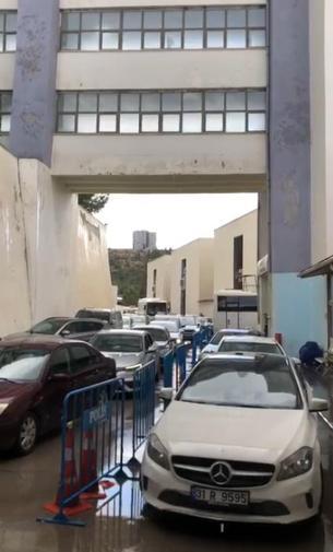 Navigasyonla geldiği yolda trafiği felç eden TIR şoförü: Konumdaki o kadın beni getirdi