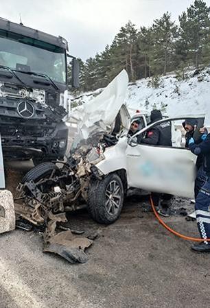 Tokat’ta kamyonet, kamyonla çarpıştı; 1 ölü, 2 yaralı