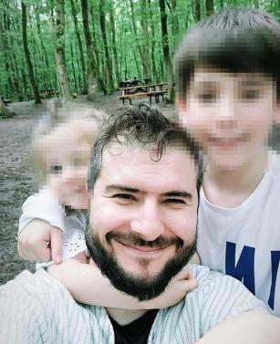 Eşinin yanında bıçaklanarak öldürüldü