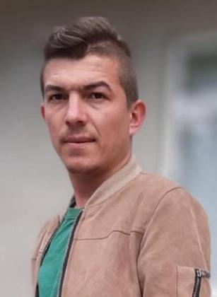 Evin balkonunda tartıştığı 2 kişiyi tabancayla öldürdü