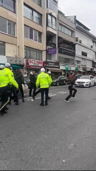 Bebek’te trafiği kapatıp aracında dans eden kadın hastaneye yatırıldı