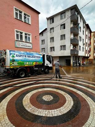 Giresun’da sağanak 2,2 milyon liralık hasara neden oldu; dere taşması kamerada