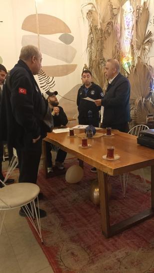 Gaziosmanpaşada işletme sahibi tarafından öğretmen ve öğrencilerin kovulduğu kafe mühürlendi