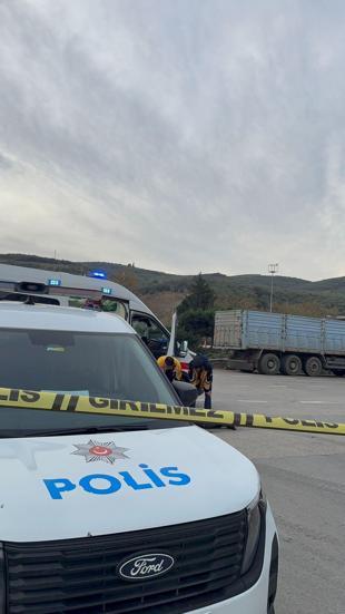 Tartıştığı kişiyi tüfekle öldürüp, polislere ateş açtı