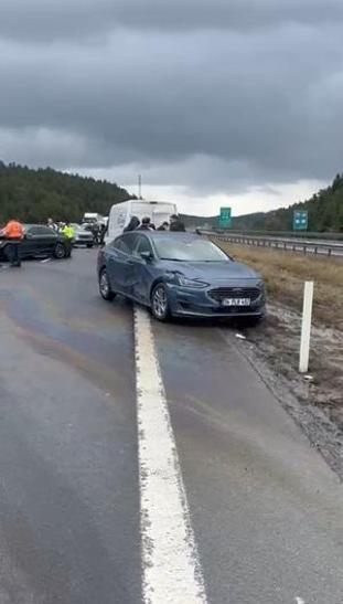 Otoyolda 10 araç zincirleme kazaya karıştı; 6 yaralı