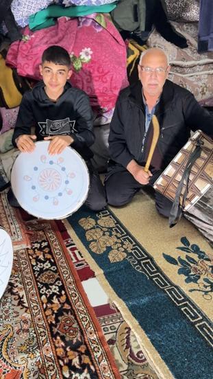 Gaziantepten Avcılara gelip 43 yıldır ramazan davulu çalıyor; geleneği torunu sürdürüyor