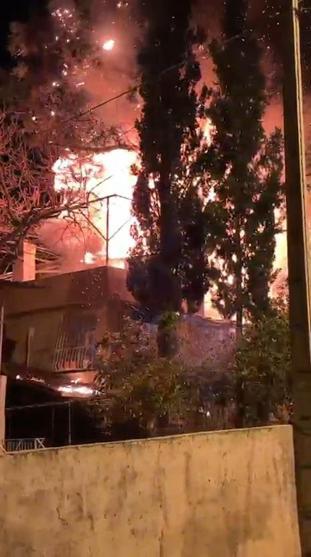 Adanada ev yangını