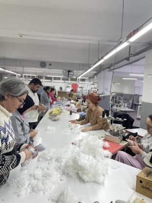 Beylikdüzünde atık kumaşlardan anaokulu öğrencilerine karne hediyesi