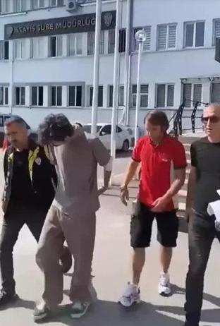 Sokaktaki cinayetin davasında ‘hakkaniyetle’ yargılanmak isteyen sanığa oy çokluğuyla tahliye