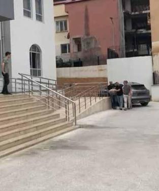 Boşanma aşamasındaki eşi Sinemi öldürüp, bekçiyi yaralayan şüpheli, tanınmamak için saçlarını kazımış