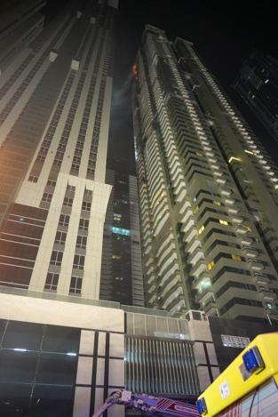 Dubai’de 67 katlı gökdelende yangın çıktı