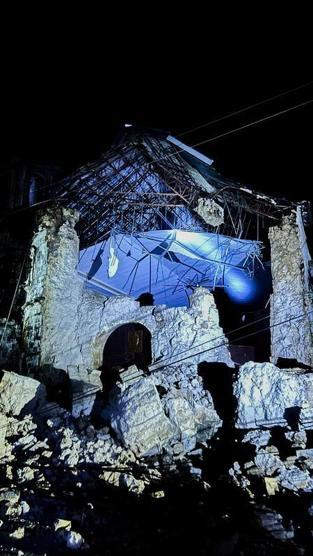 Filipinlerde 6.9 büyüklüğündeki depremde hayatını kaybedenlerin sayısı 61e yükseldi