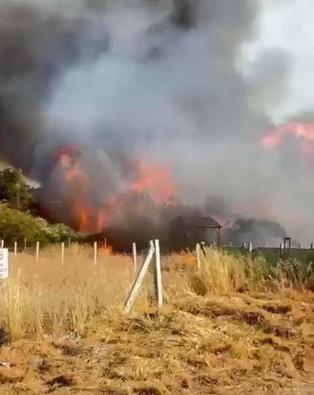 İzmir’de tarım arazisindeki yangında 8 ev zarar gördü