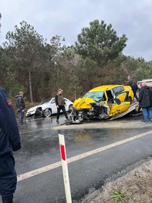 Sarıyer’de sollama yapan taksiyle yolcu minibüsü çarpıştı: 1 ölü 4 yaralı