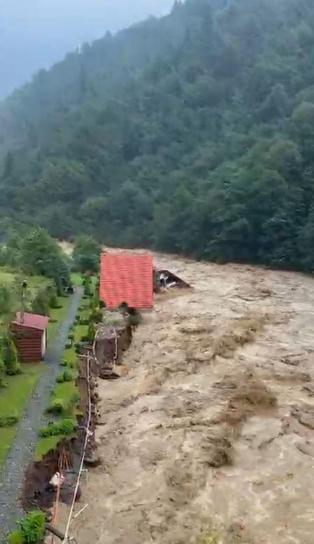 Rizede yağış, sel ve heyelana neden oldu