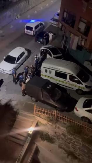 Kağıthane’de demir korkuluklara kabloyla asılı erkek cesedi bulundu