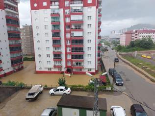 Giresun’da sağanak; dere taştı, evleri su bastı
