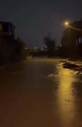 Çanakkale Biga’da sağanak; cadde ve sokaklar göle döndü