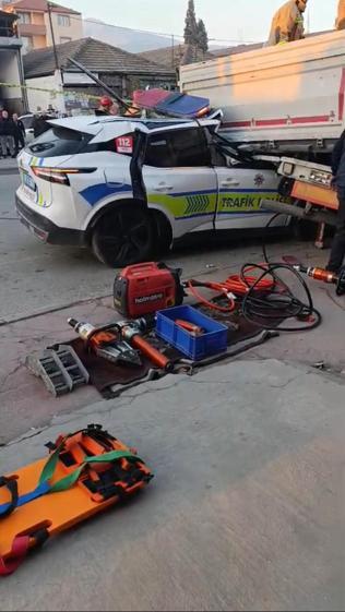Polis aracı TIRa çarptı: 1 şehit, 1 yaralı