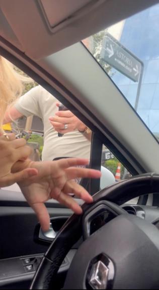 Şişli’de trafikte kornaya basıp tepki gösteren kadına saldırdı: Beni öyle çekemezsin kafanı kırarım
