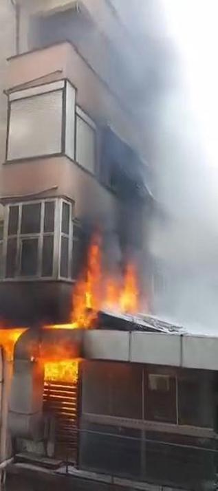 Mecidiyeköyde restoranın mutfağı alev alev yandı