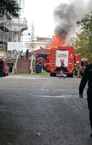 Üsküdarda tarihi köşk içerisindeki marangozhanede yangın