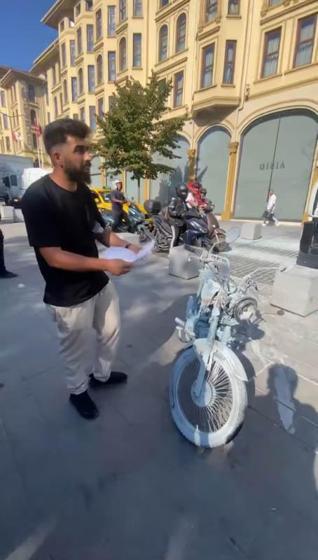 Fatih’te trafikten men edilen motosikletini ateşe verdi; Sinirle yaktım