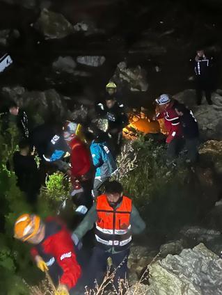 Otomobiliyle dereden geçerken sele kapılıp öldü