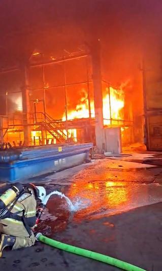 İzmirde fabrika yangını kontrol altında