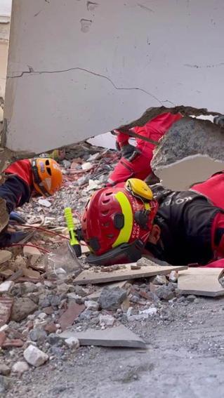 Gebzede çöken binanın enkazı savcıların incelemesi sonrası kaldırılacak