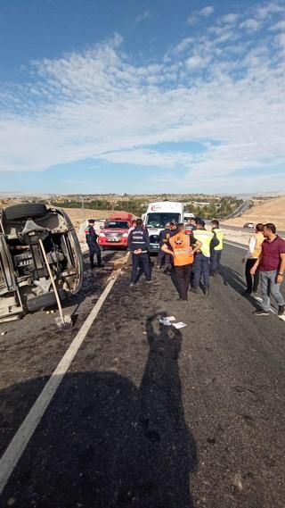 Malatyada yolcu minibüsü devrildi: 1i ağır 17 yaralı