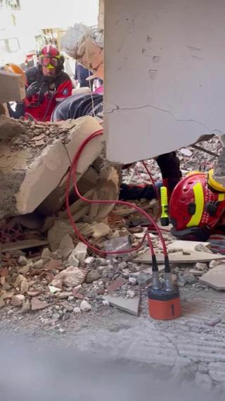 Gebzede çöken binanın enkazı savcıların incelemesi sonrası kaldırılacak