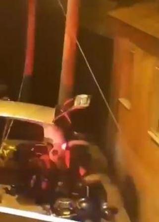 İzmirde polis, denetlemeden kaçan otomobili lastiklerine ateş açarak durdurdu: 2 gözaltı