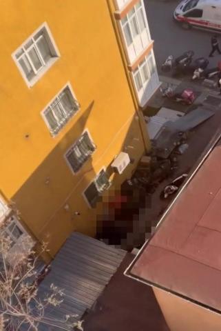 Maltepede alacak kavgası: Bıçakladığı kişi tarafından silahla vurularak öldürüldü