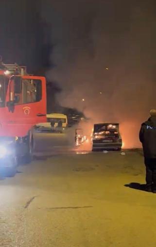 Park halindeki otomobil yandı