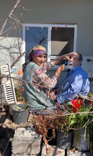 Felçli eşinin sakal tıraşını yapan kadın: 8 Marttan haberdar değilim