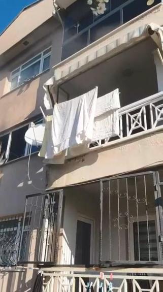 Evde yangın çıkardı, ailesinin çay ocağına balyozla zarar verdi
