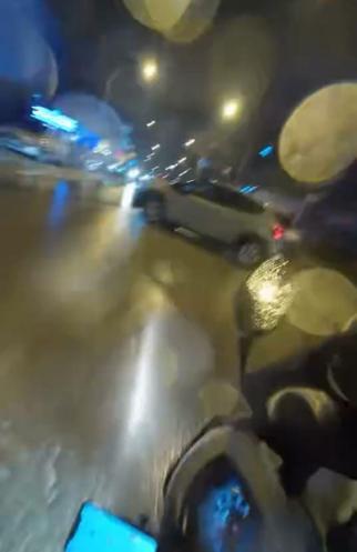 Motosikletin aniden yola çıkan cipe çarptığı kaza kask kamerasında