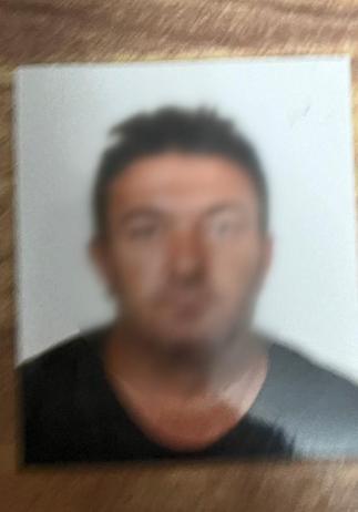 Çatalcada durakta gördüğü eşini başından silahla vurarak öldürdü