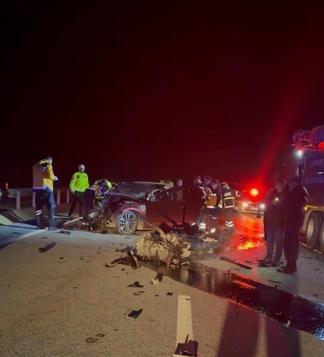 Çanakkalede 2 otomobil çarpıştı: 5 ölü, 1 yaralı