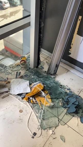 Tahliye kararı verilen 6 katlı bina harabeye döndürüldü, sahibi hukuki süreç başlattı