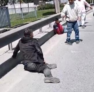 Sultangazide yol kenarında 2 grup arasında silahlı kavga: 3 yaralı