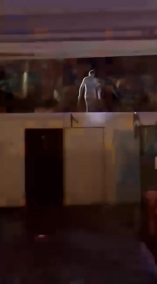 Sarıyer’de hastane bahçesinde demir sopalı saldırı: Polis memuru başından yaralandı