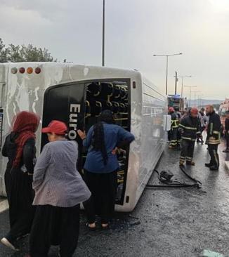 Tarsusta tarım işçilerini taşıyan midibüs devrildi: 12 yaralı