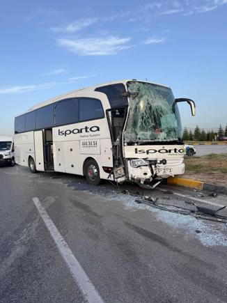 Yolcu otobüsü ile tur midibüsü çarpıştı: 28 yaralı