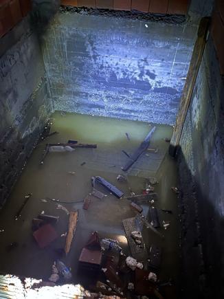 Balıkesir’de asansör boşluğuna düşen kişi kurtarıldı; o anlar kamerada