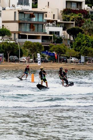 Bodrum’da su jeti, flyboard ve motosurf yarışları nefes kesti