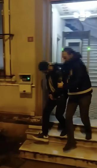 Beyoğlu’nda evine davet ettiği kadın tuzak kurdu; eşi önce darp sonra gasbetti